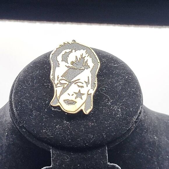 David Bowie Ziggy Stardust Pin - Picture 1 of 2